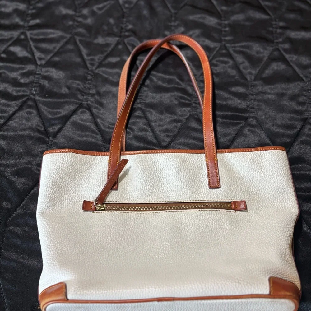 Dooney & Bourke White and Tan Tote Bag - Picture 4 of 7